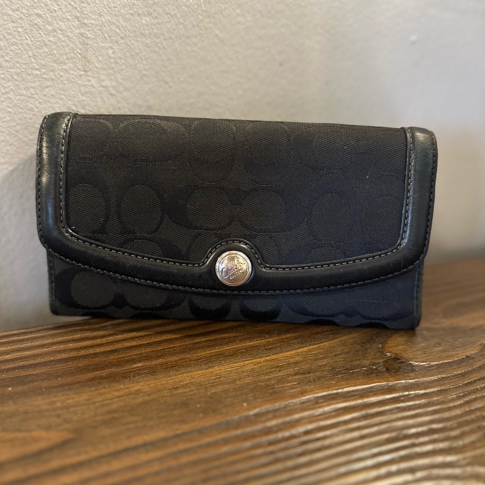 Vintage Black Coach signature wallet - EUC